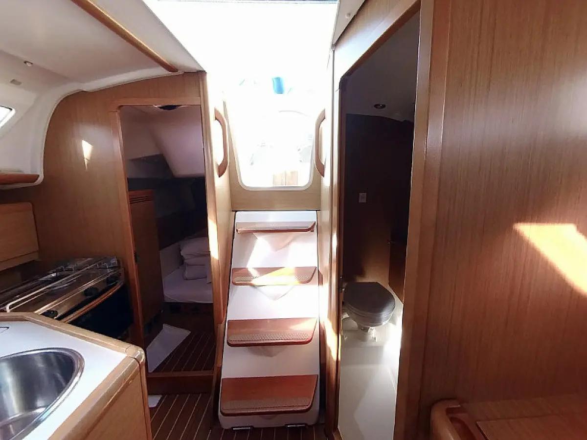 Sun Odyssey 30i (ID=14) - фото 7