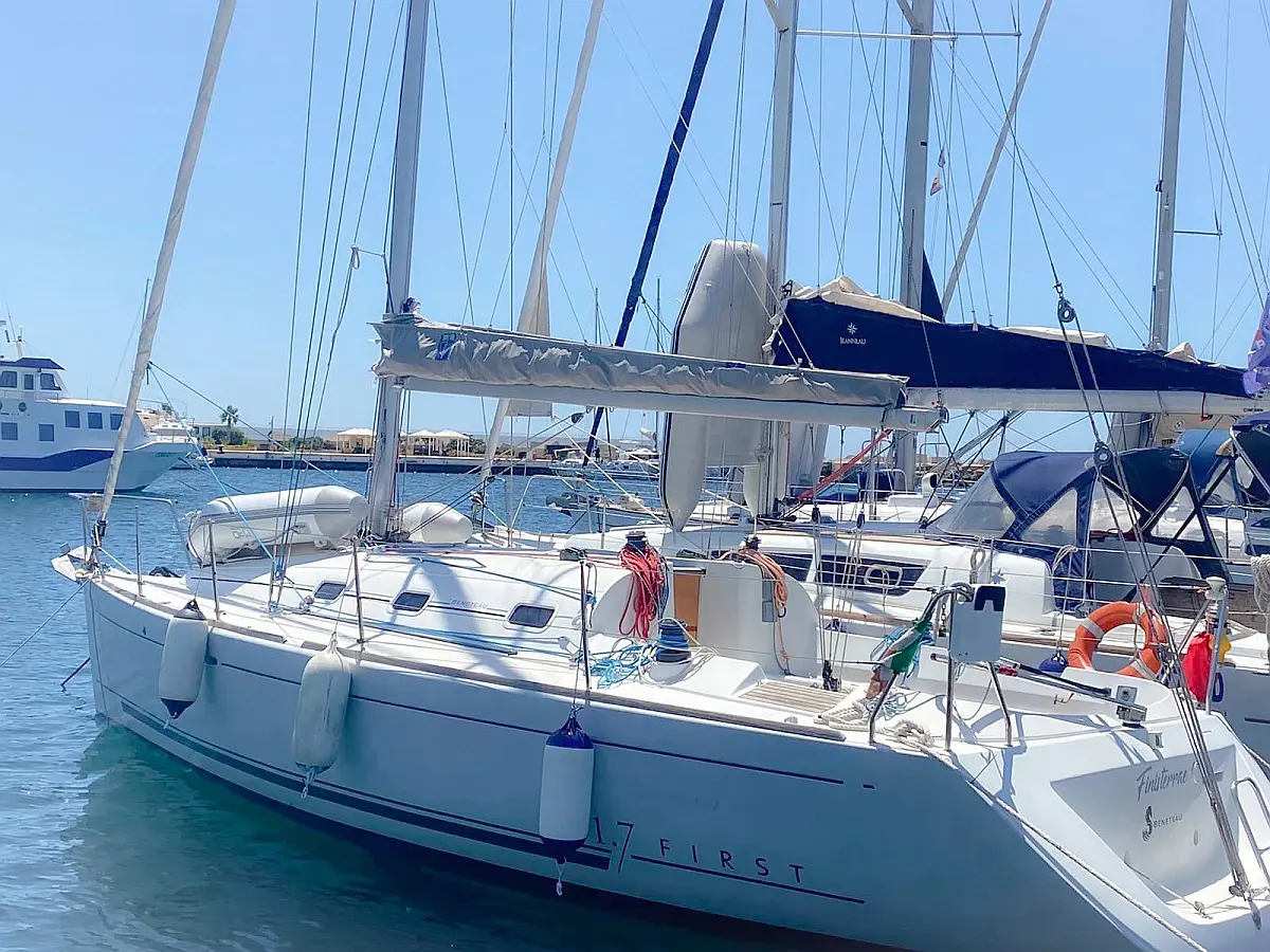 Beneteau First 31.7 (ID=209) - фото 3