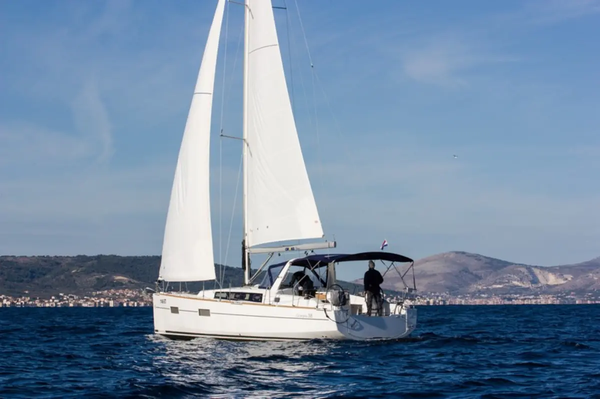 Beneteau Oceanis 38 (ID=2859) - фото 6