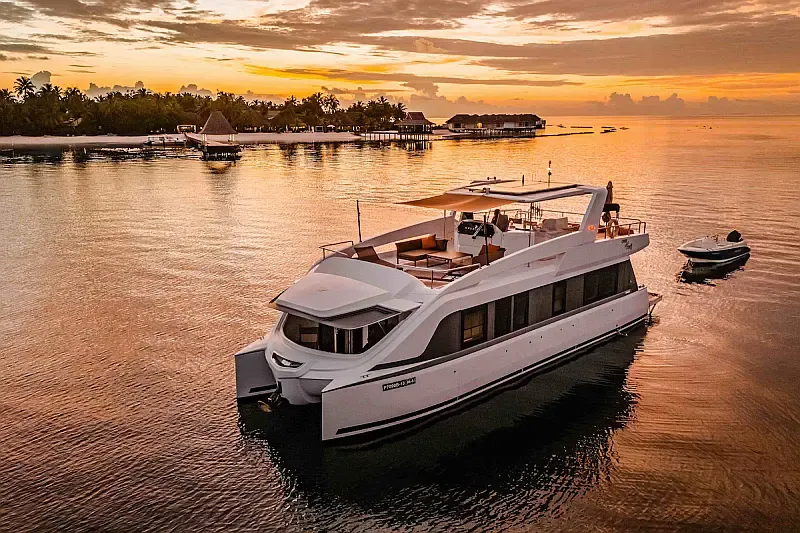 Power Catamaran (ID=10230)