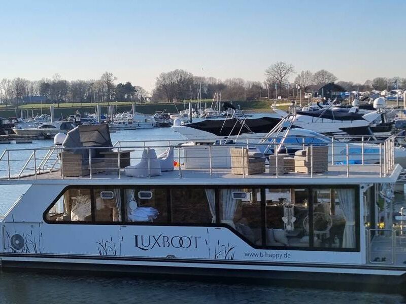 Houseboat (ID=11168)