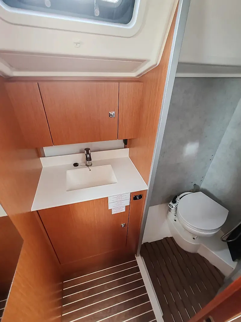 Bavaria C42 (ID=11389) - фото 9