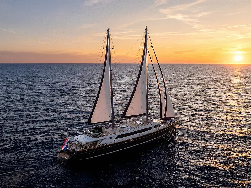 Luxury Sailing Yacht (ID=15670)