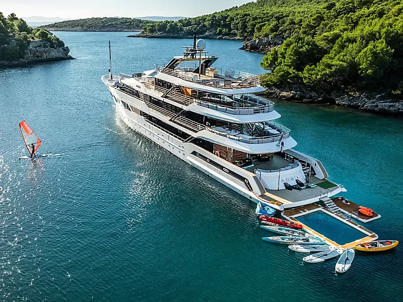 Luxury Motor Yacht (ID=16304)