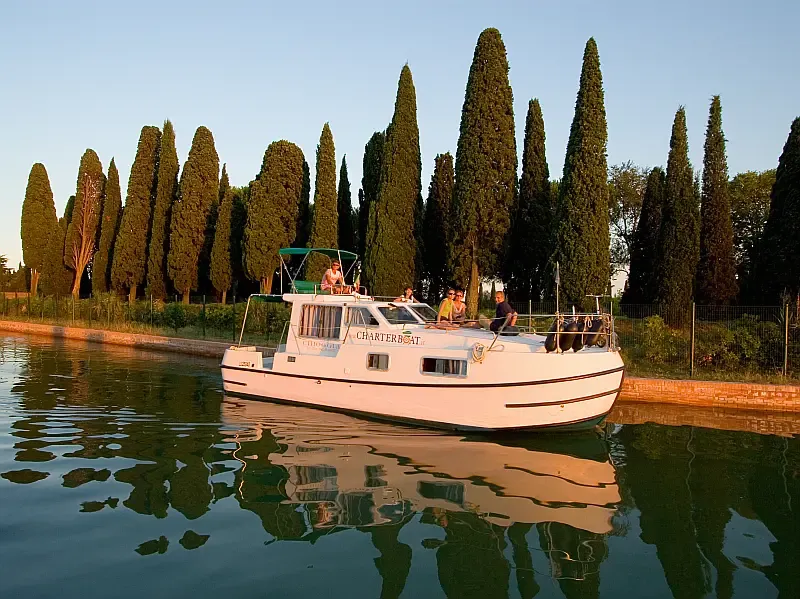 Houseboat (ID=18529)