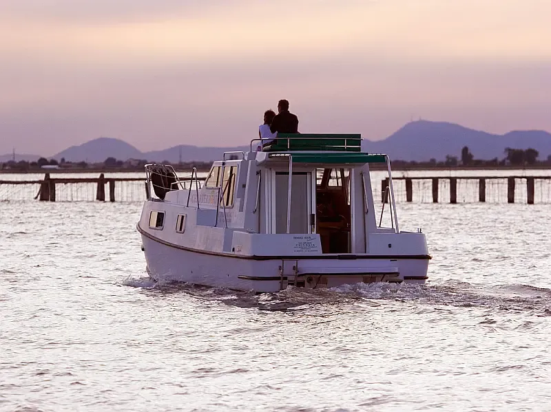 Houseboat (ID=18576)