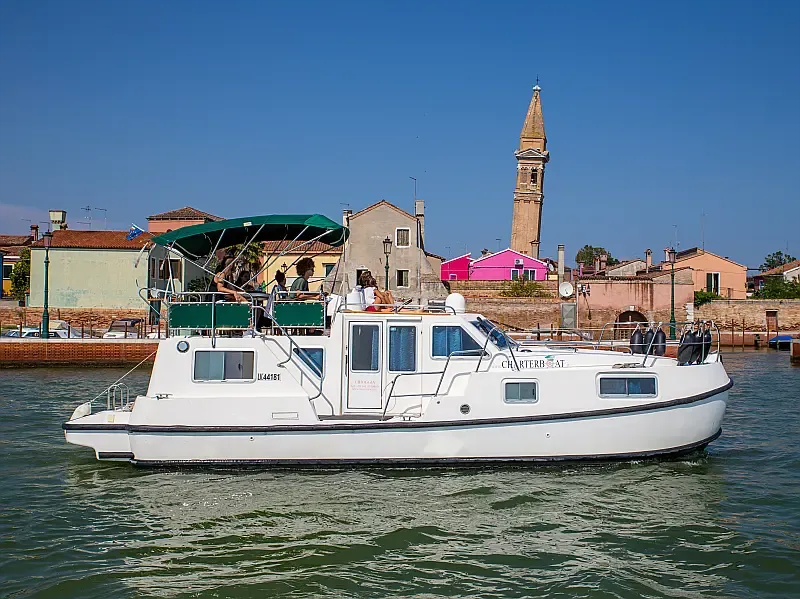 Houseboat (ID=18579)