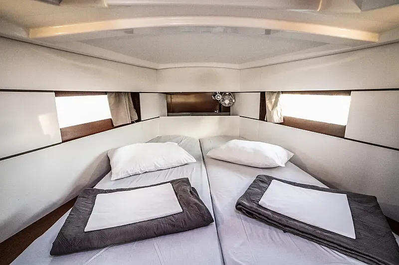 Oceanis 38.1 (ID=2638) - фото 12