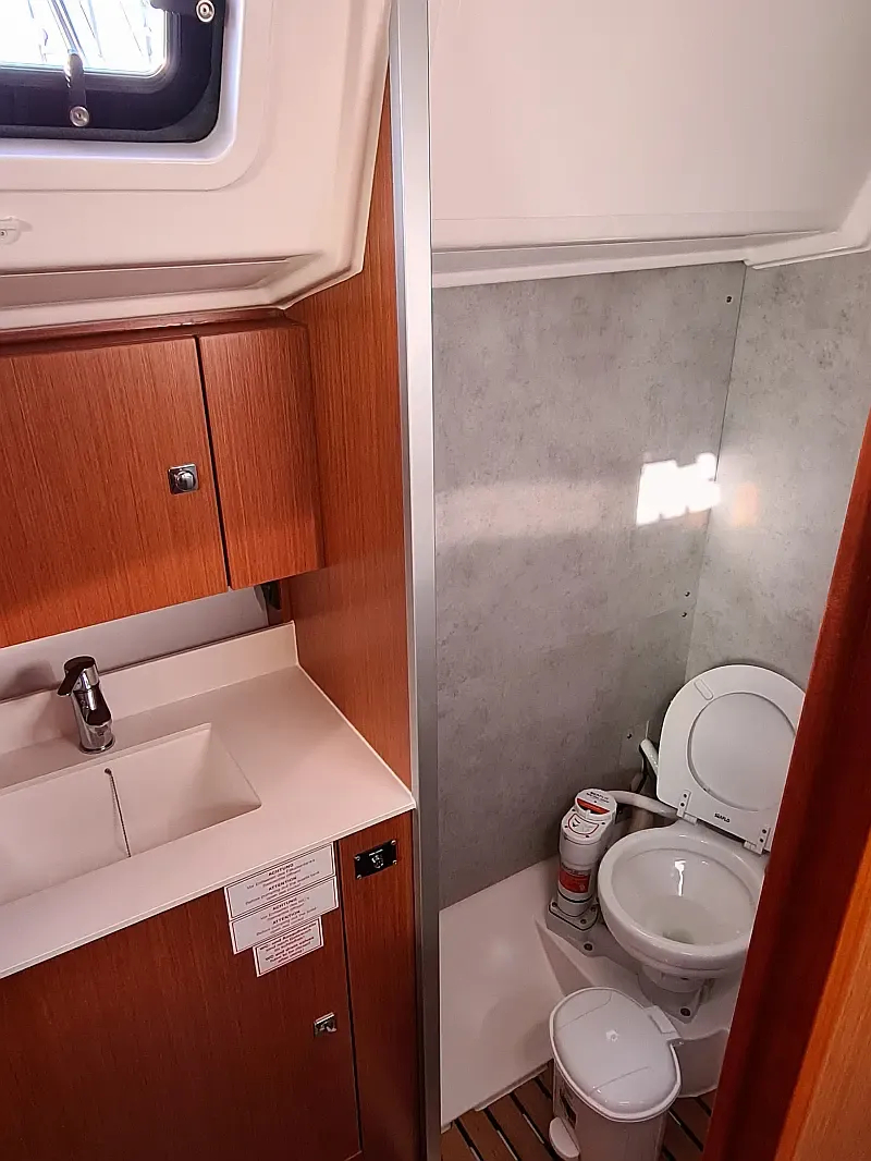 Bavaria C42 (ID=2943) - фото 8