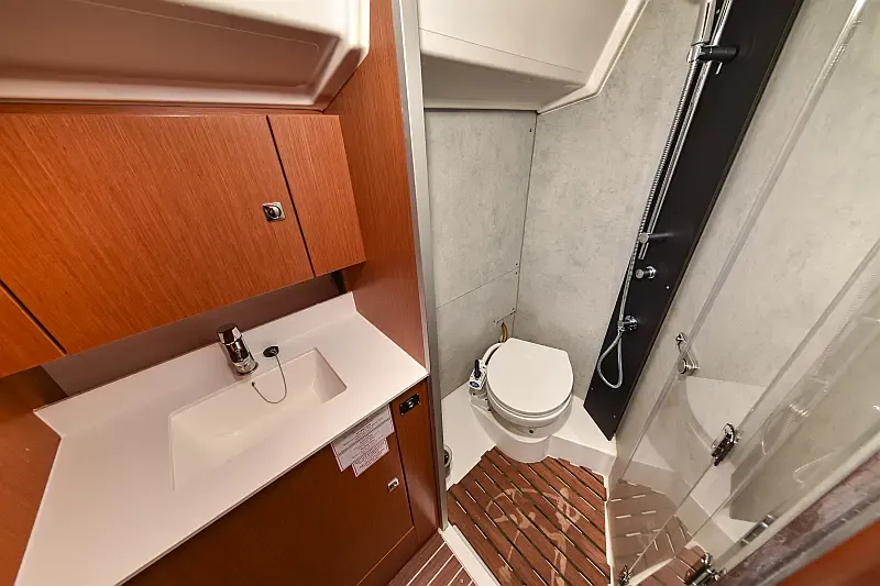 Bavaria C42 (ID=3169) - фото 47