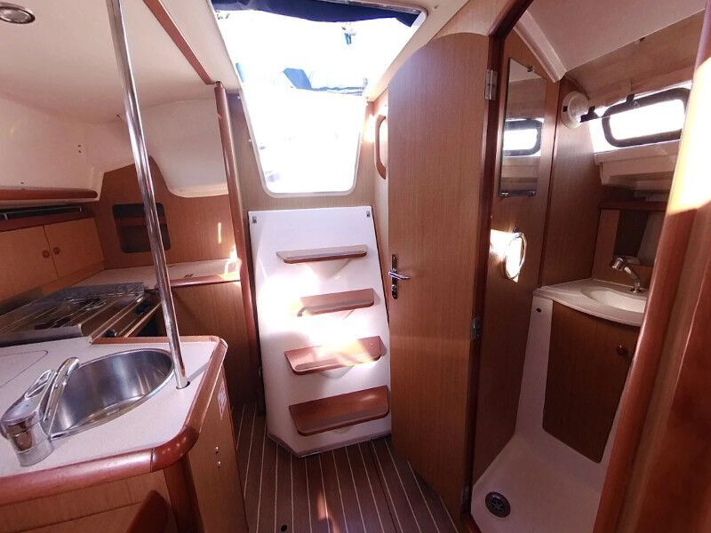 Sun Odyssey 32i (ID=38) - фото 9