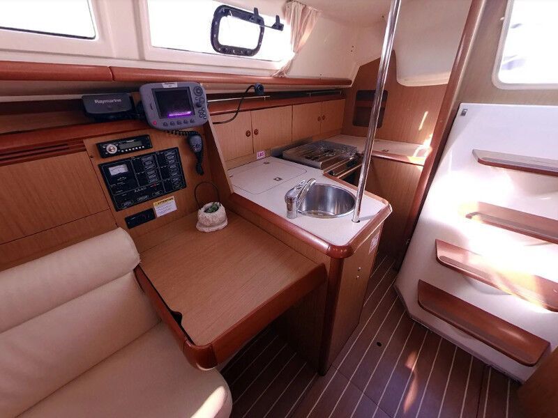 Sun Odyssey 32i (ID=38) - фото 8