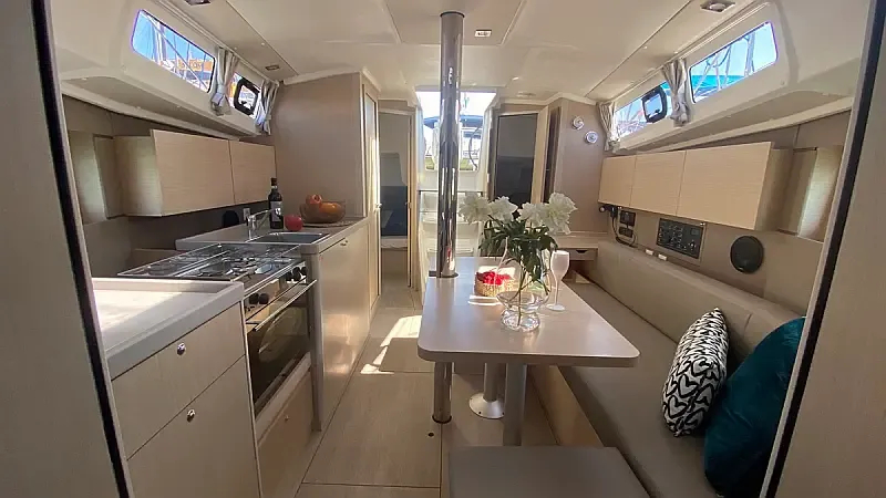 Oceanis 35.1 (ID=393) - фото 10