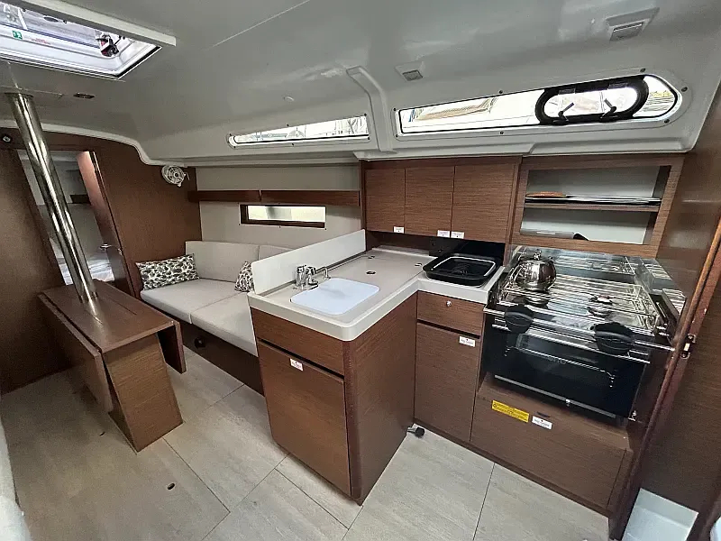 Oceanis 34.1 (ID=4370) - фото 22