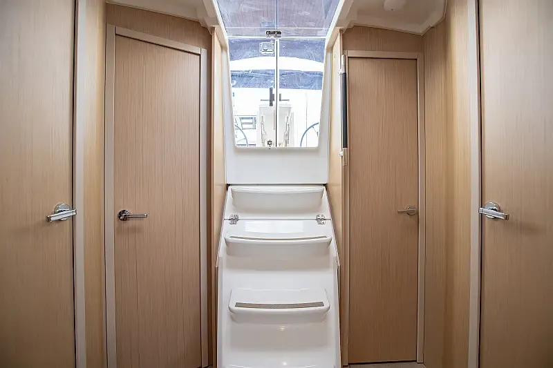 Oceanis 38.1 (ID=440) - фото 14