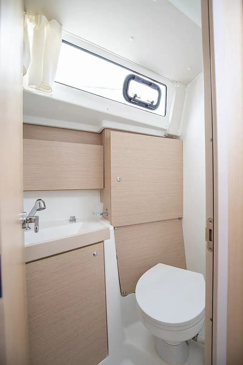 Oceanis 38.1 (ID=440) - фото 10