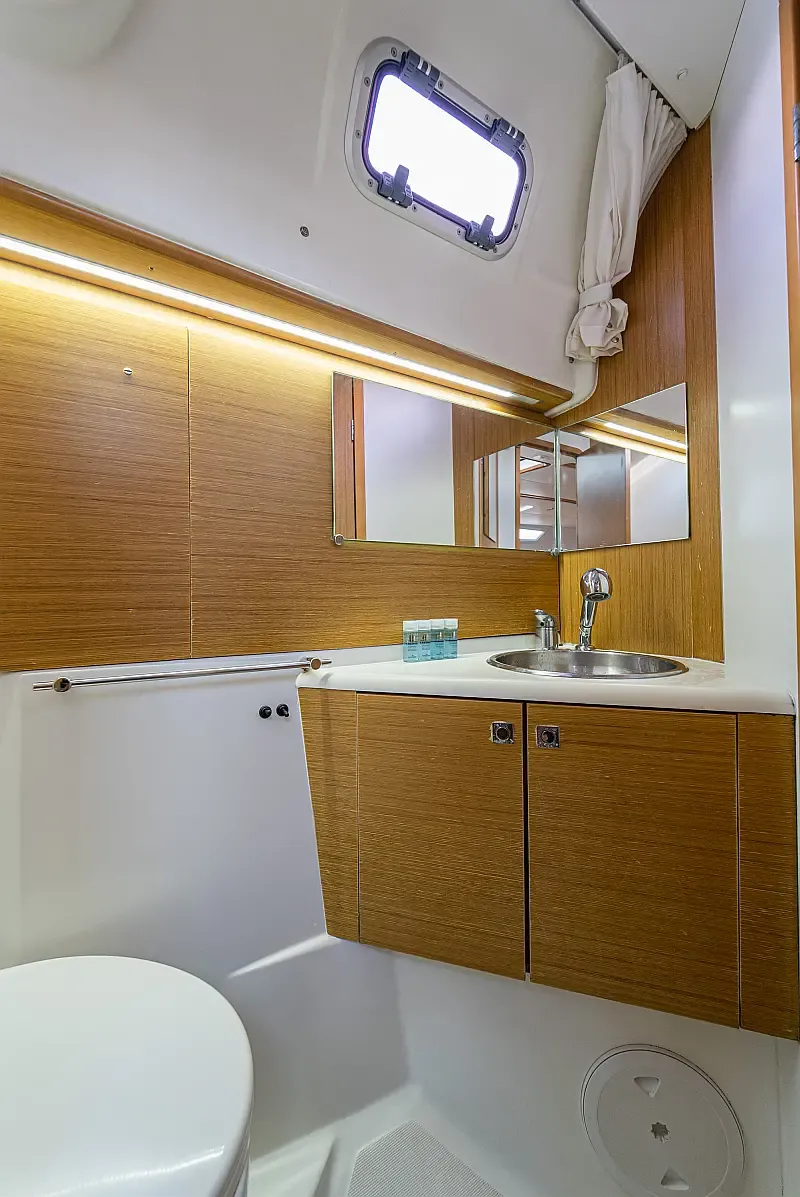 Sun Odyssey 44 i (ID=762) - фото 5