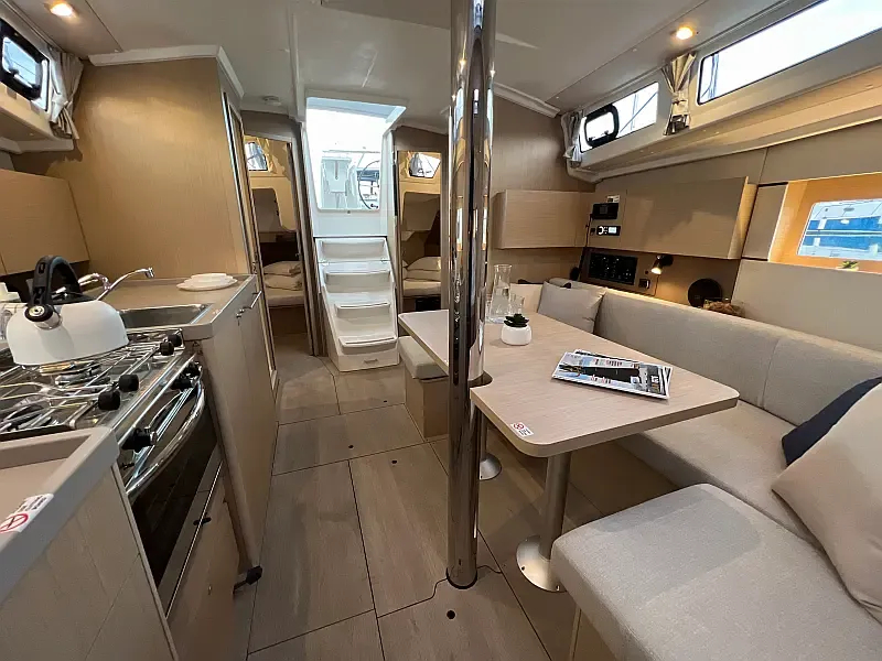 Oceanis 38.1 (ID=8089) - фото 29