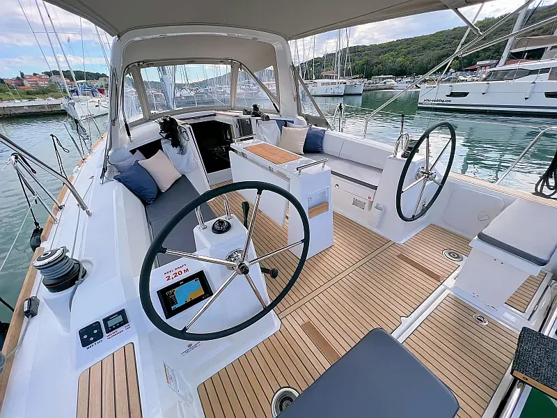 Oceanis 38.1 (ID=8089) - фото 10