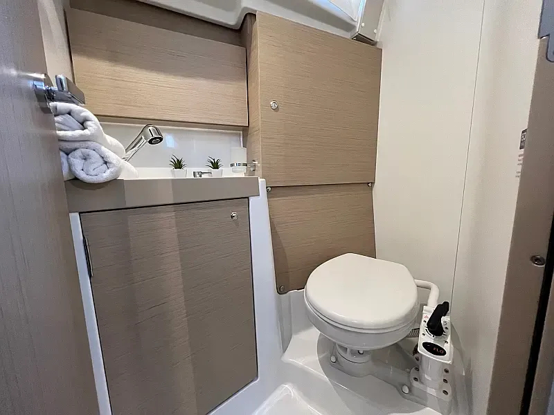 Oceanis 38.1 (ID=8089) - фото 34