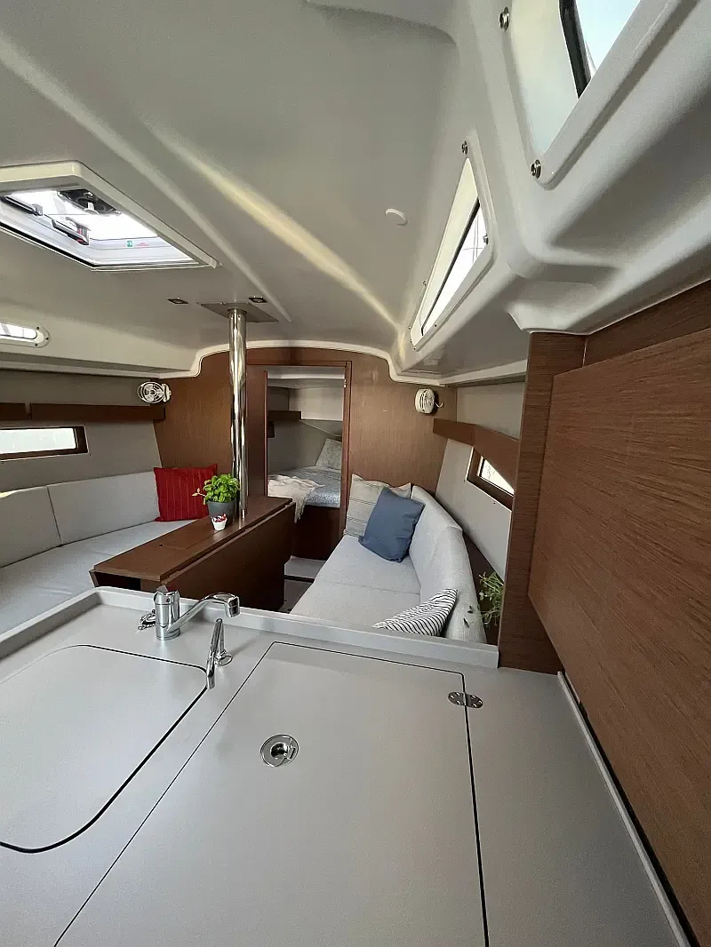 Oceanis 34.1 (ID=8600) - фото 23