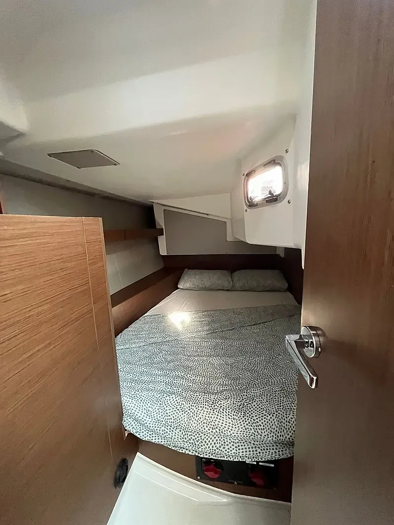 Oceanis 34.1 (ID=8600) - фото 11