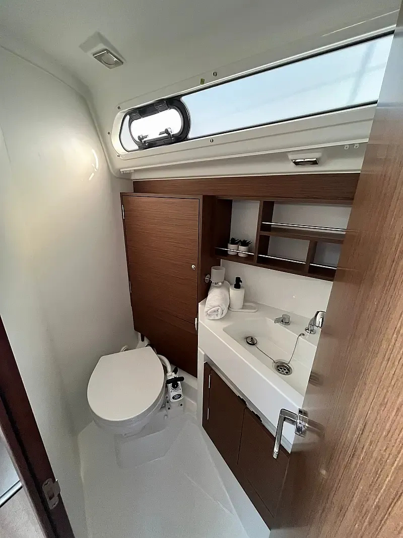 Oceanis 34.1 (ID=8600) - фото 40