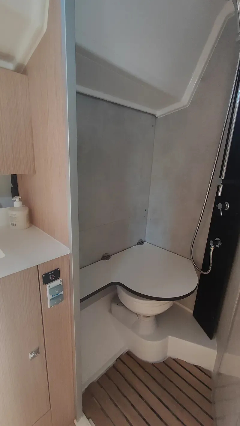 Bavaria C42 (ID=9573) - фото 11