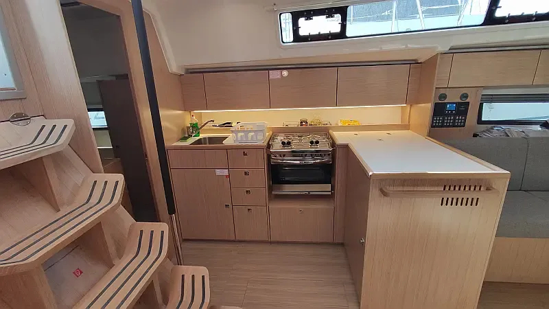 Bavaria C42 (ID=9573) - фото 4